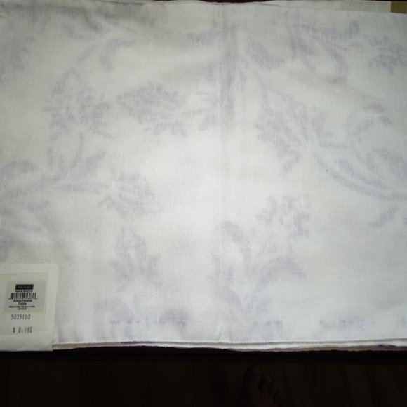 Set of 8 Cotton Linen Blend Harman White Placemats With Purple Leaf Pattern - Picture 2 of 2